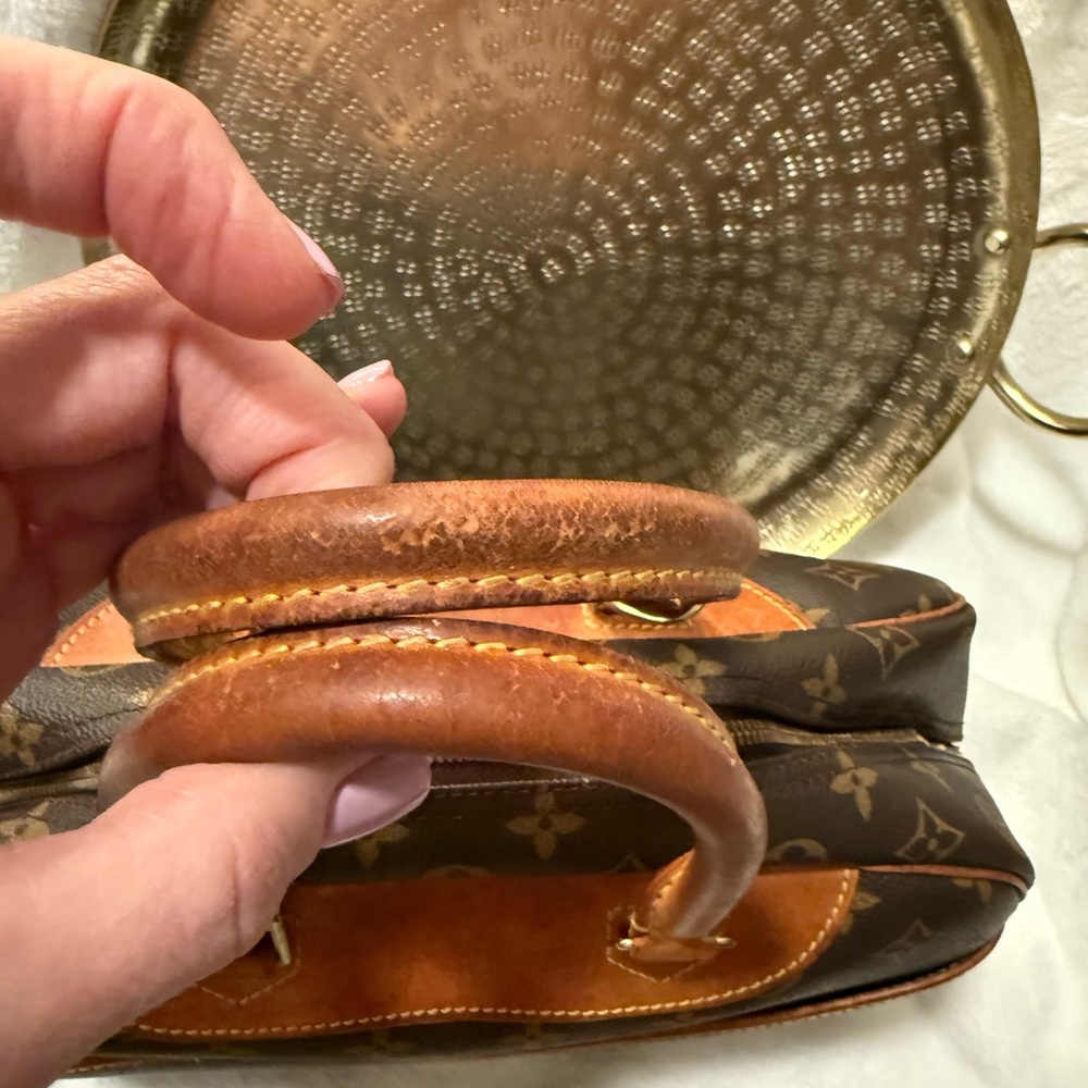 Louis Vuitton Monogram Deuville Bag - Picture 3 of 14